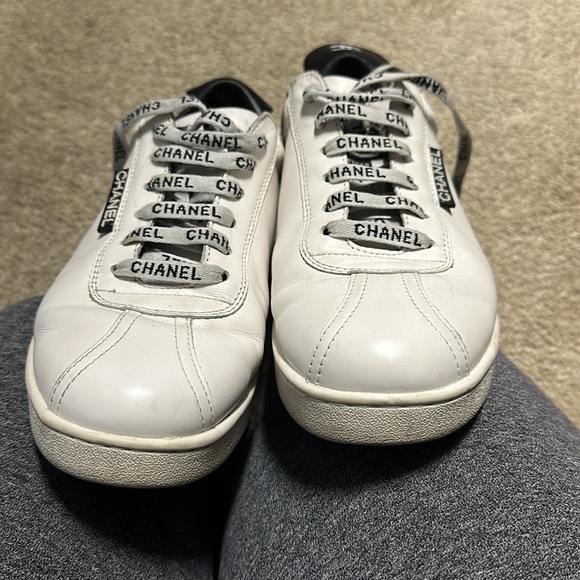 Authentic CHANEL sneakers size EURO 40 is US small size 10. - Picture 6 of 10